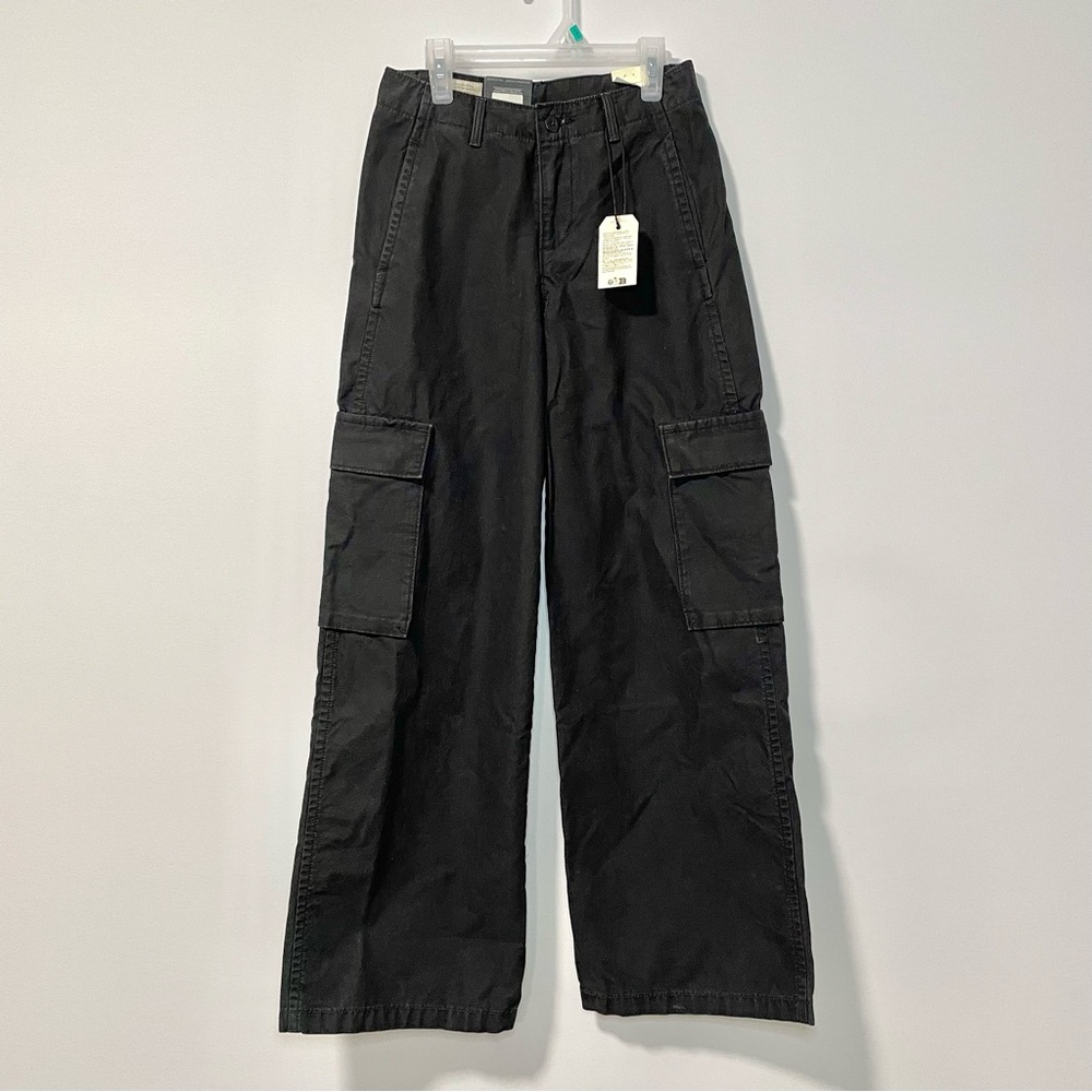 NEW Levi’s Premium Mid-Rise Baggy Cargo Pants (size 23x30)